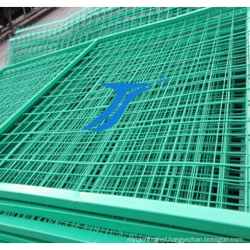 China Welded Wire Mesh Fence for Airport, Highway, Sportland